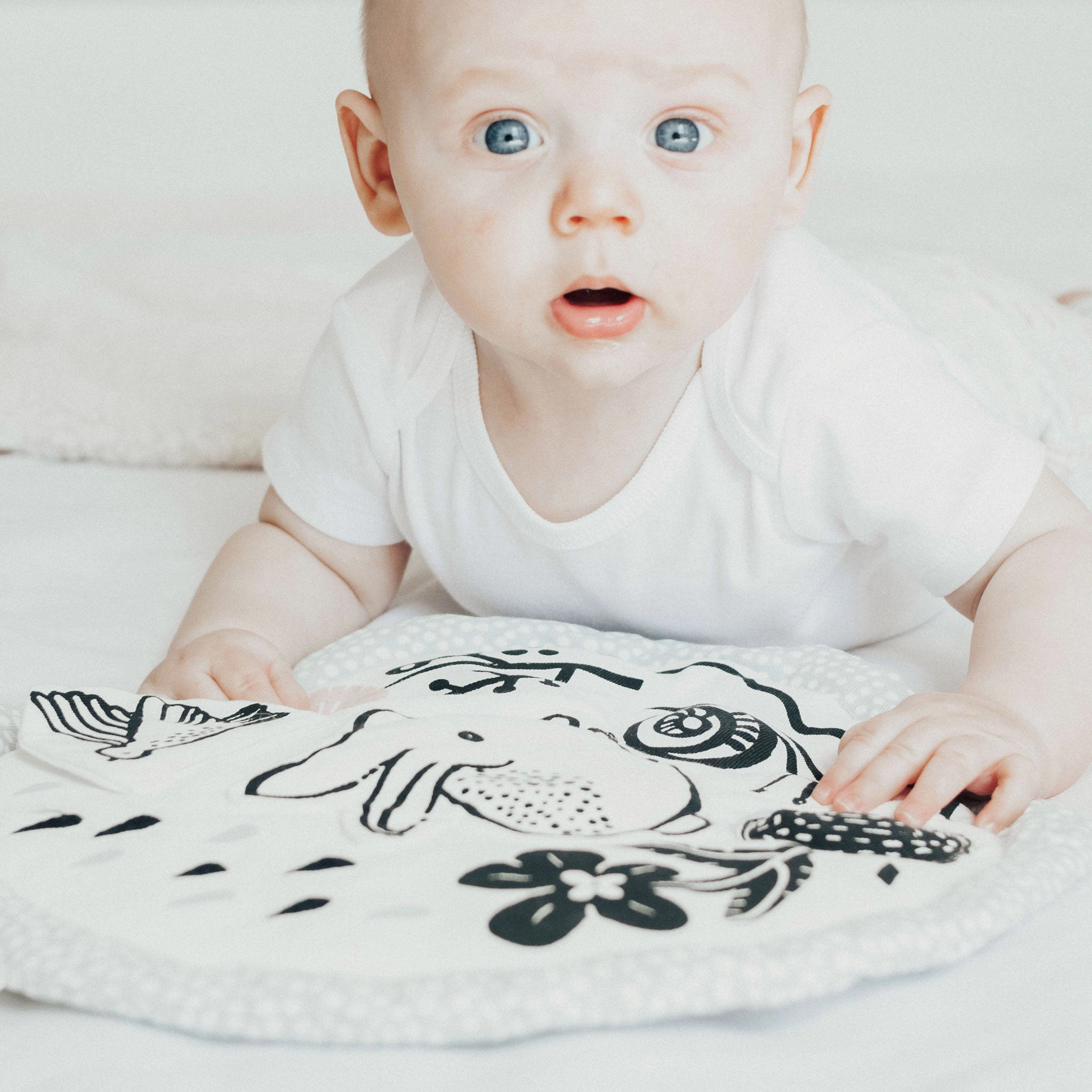 Wee Gallery Meadow Activity Pad - Organic Cotton Sensory Tummy Time Mat