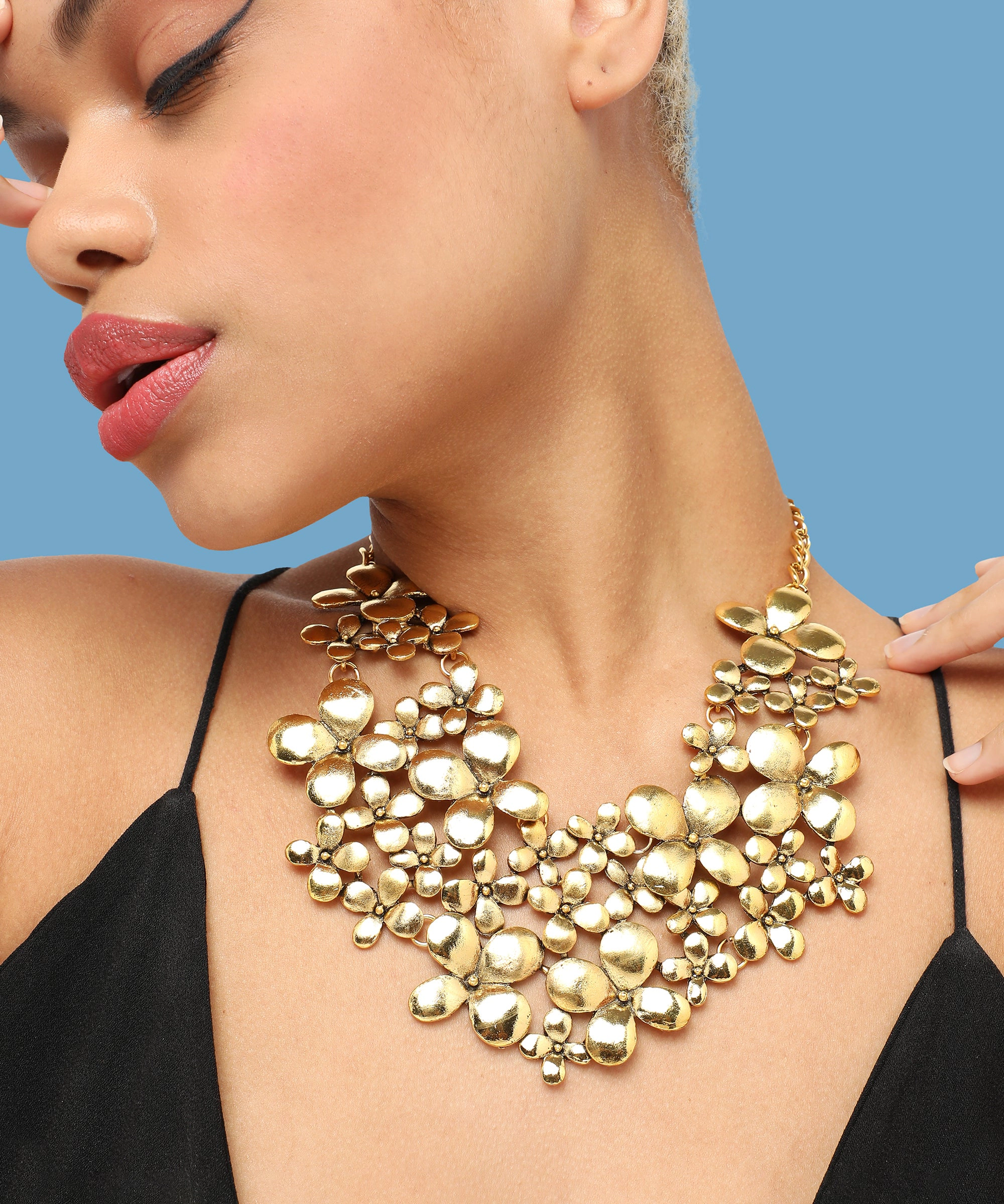 SOHI Women's Purple Cluster Flora Statement Necklace
