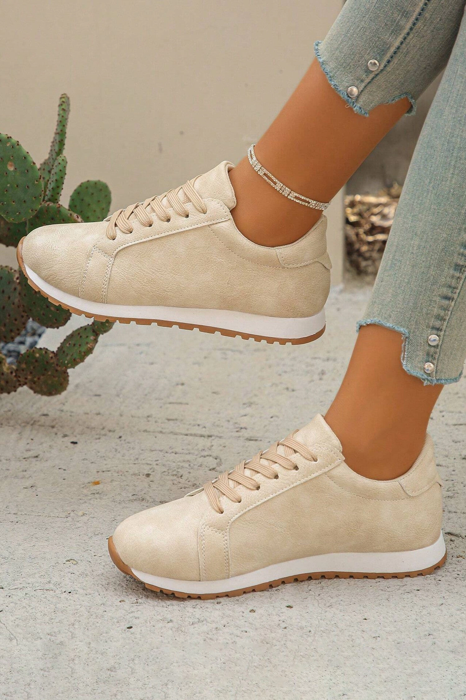 Threaded Pear Women's Wren Suede Lace Up Sneakers