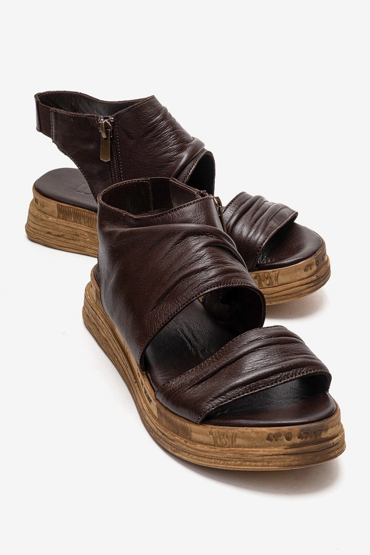 Forever & Always Womens Lunas Leather Side-Zip Flat Heel Sandals