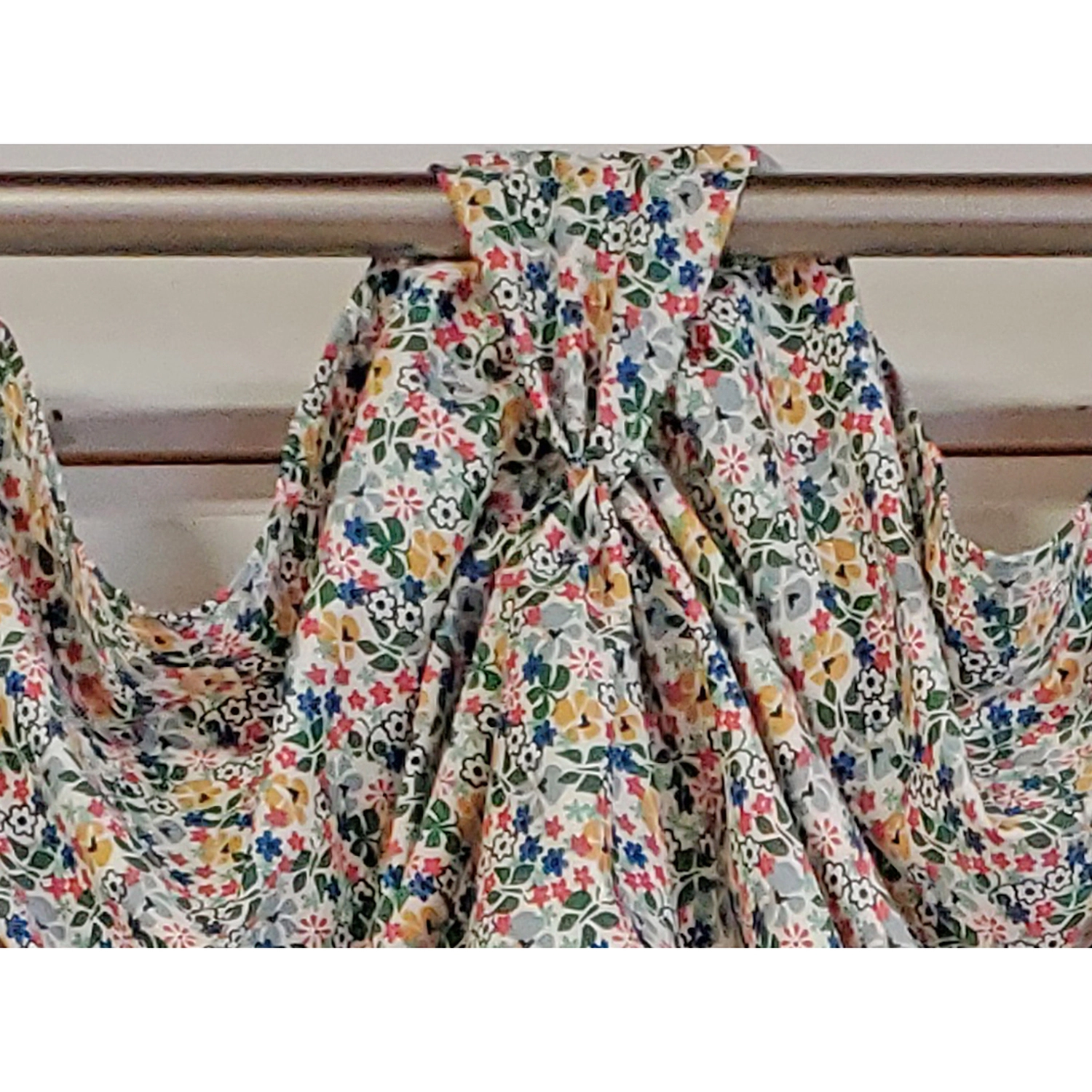 RLF Home 3" Rod Pocket High Quality Fabric Petite Flower 3-S Victory Swag for Windows 54" x 15" Multi
