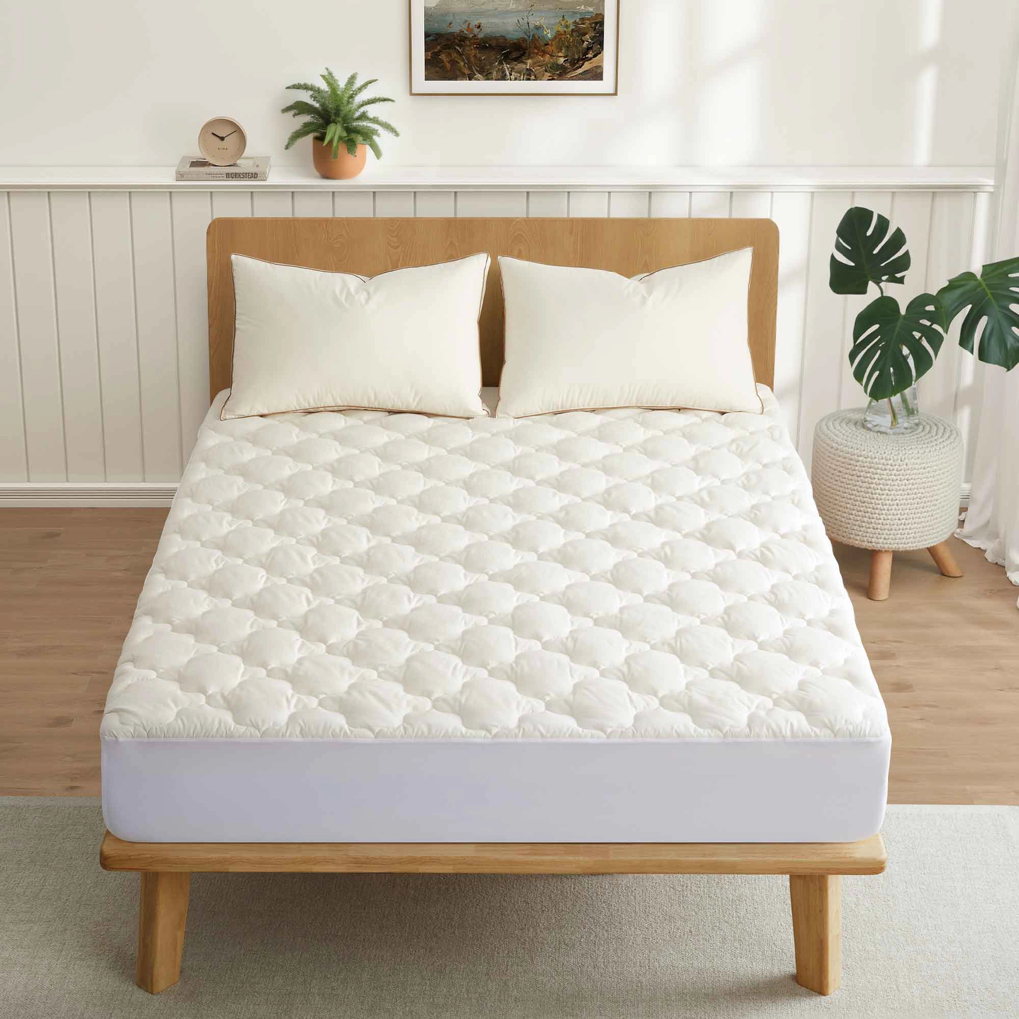 PEACE NEST Clover Pattern Down Alternative Mattress Pad with 100% Organic Cotton Fabric Beige