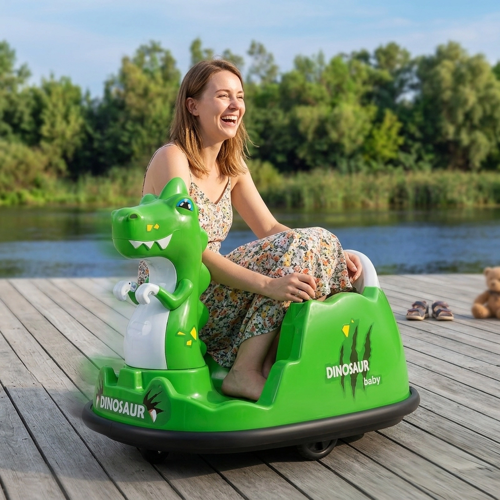 12V Kids Ride On Bumper Car Mist Spray Flashing Lights 360-Degree Spin Twin Control Levers Ages 2-5 Green