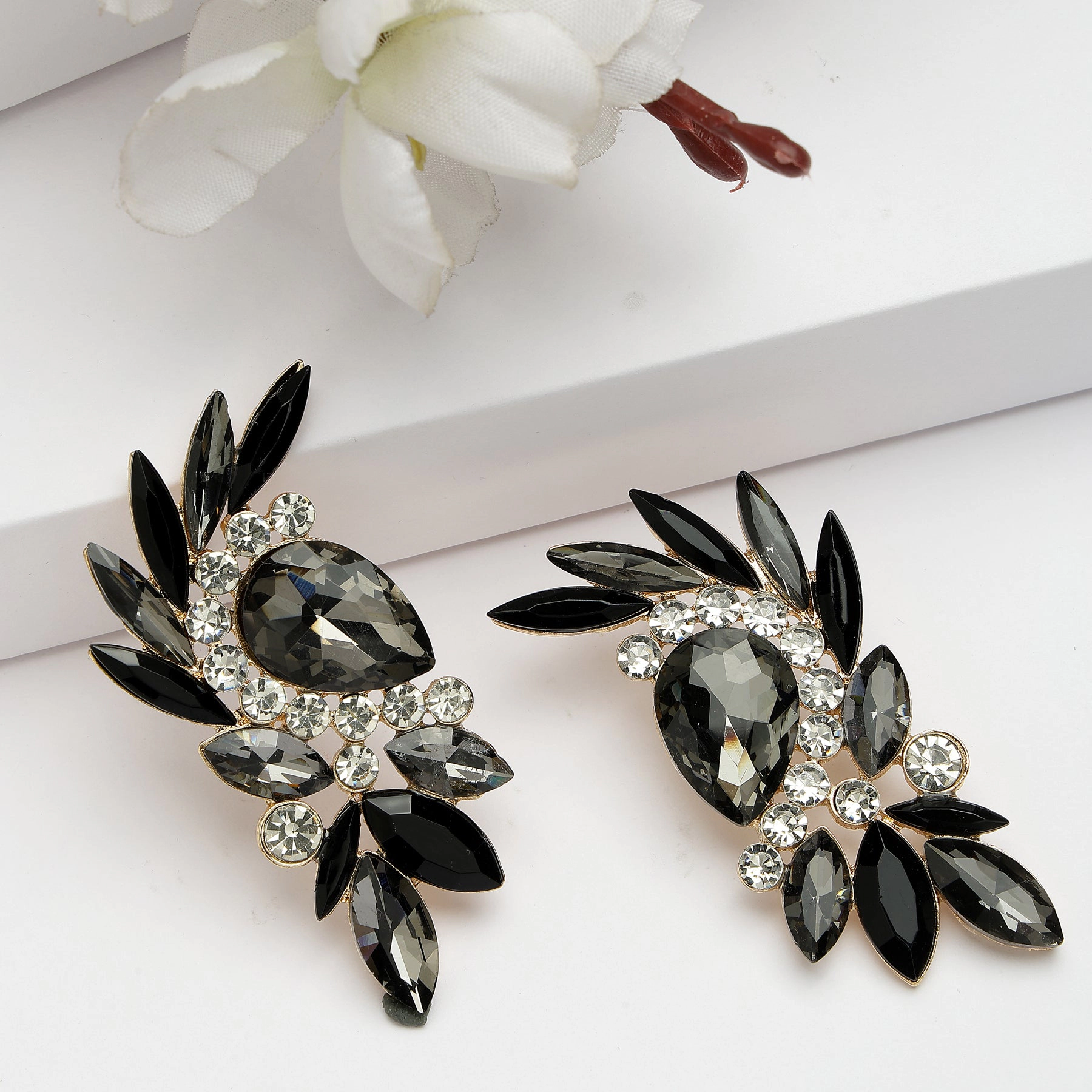 AGP PARIS Womens Diva Collection Leafy Stud Earrings