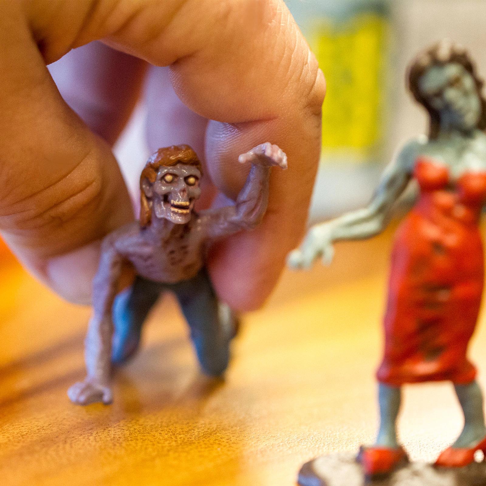 Safari Ltd. - Zombies Super TOOB - contains 12 Mini Figurines