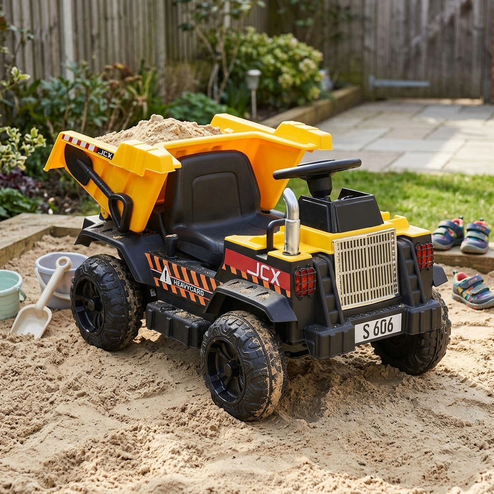 12V Kids Ride On Dump Truck Electric Bucket Detachable Shovel Parent Remote 42.5-in Construction Toy Ages 3-8 Yellow