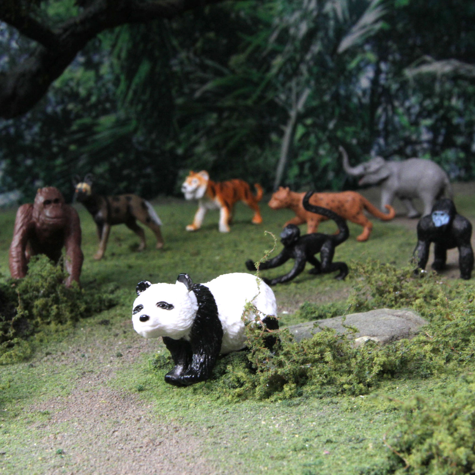 Safari Ltd. - Endangered Species TOOB - contains 10 Mini Figurines