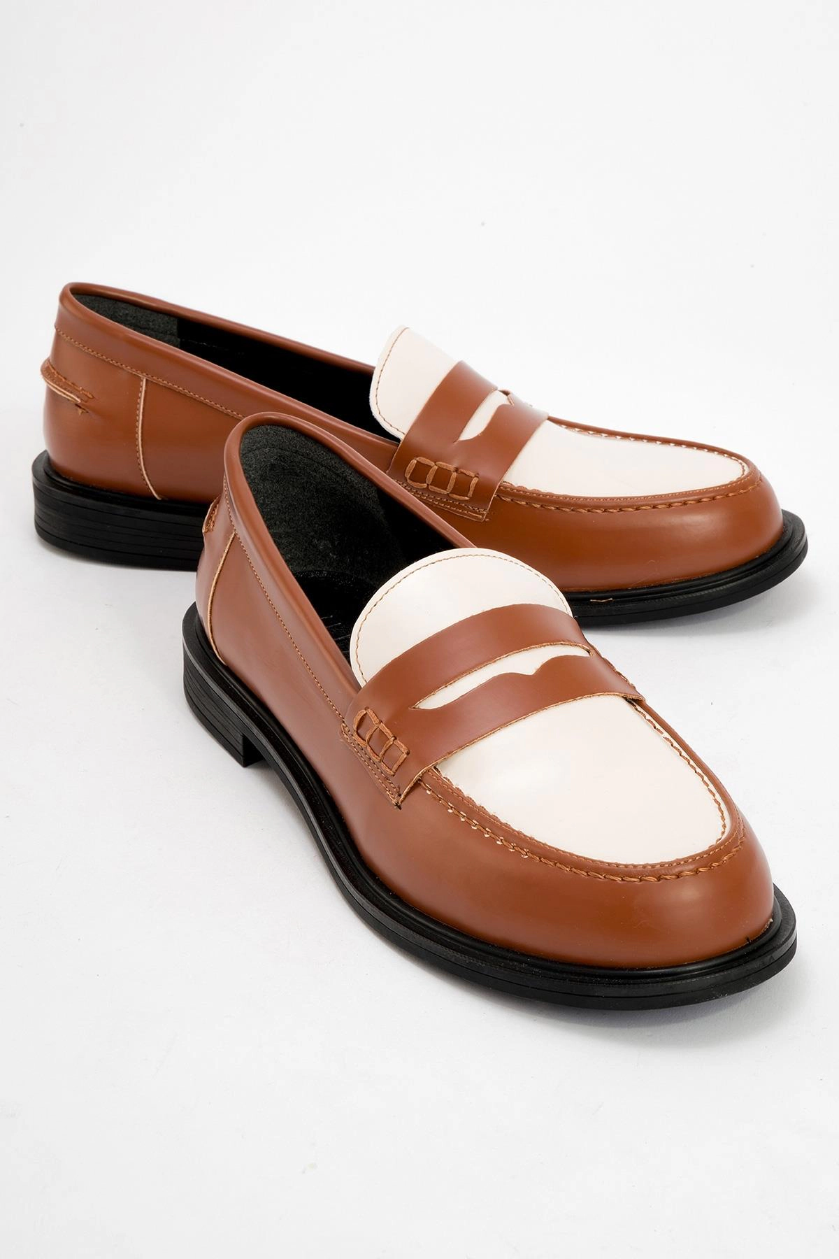 Prologue Shoes Womens CHOOS Loafer