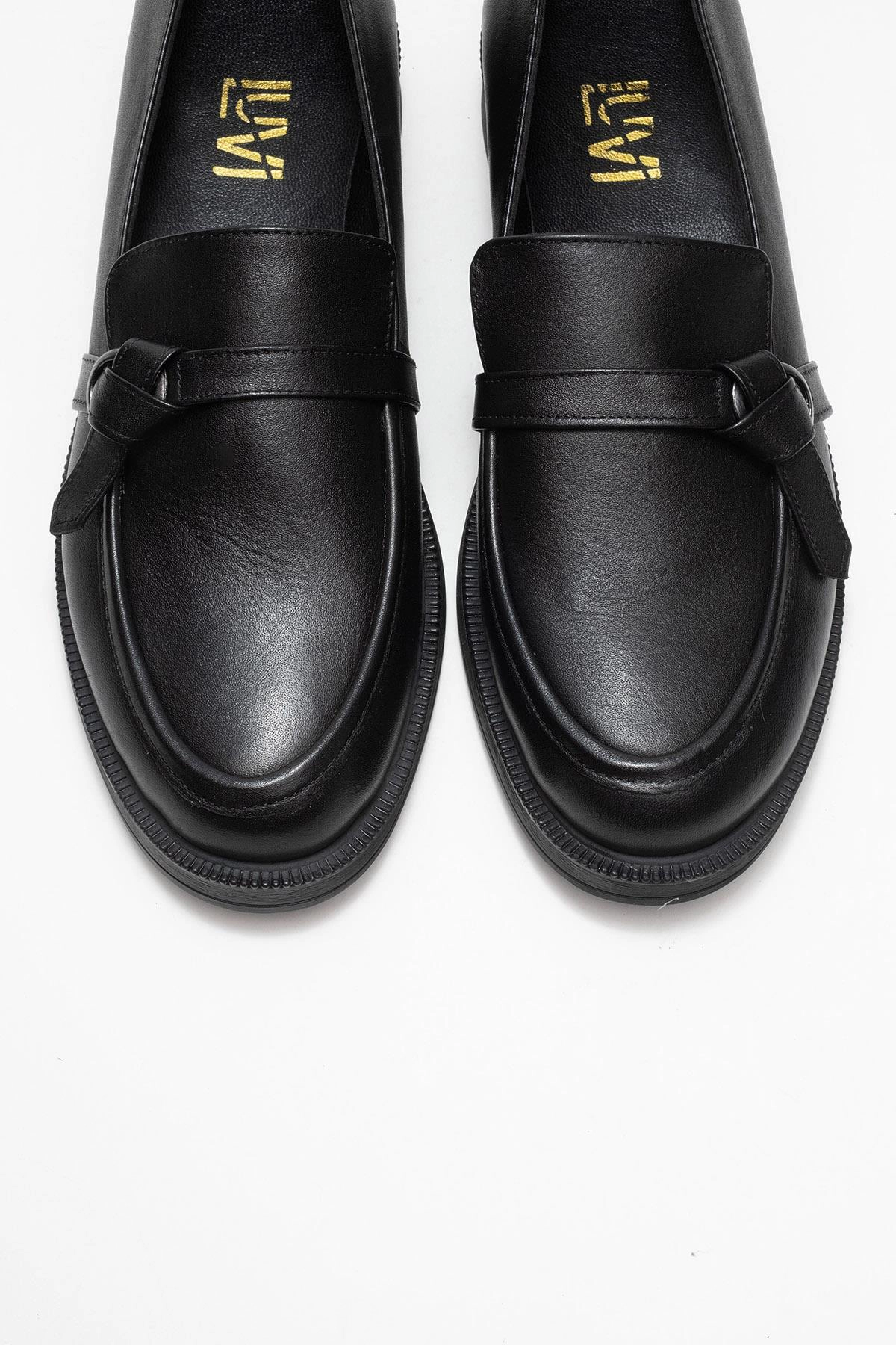 Forever & Always Womens Galea Buckled Leather Loafers