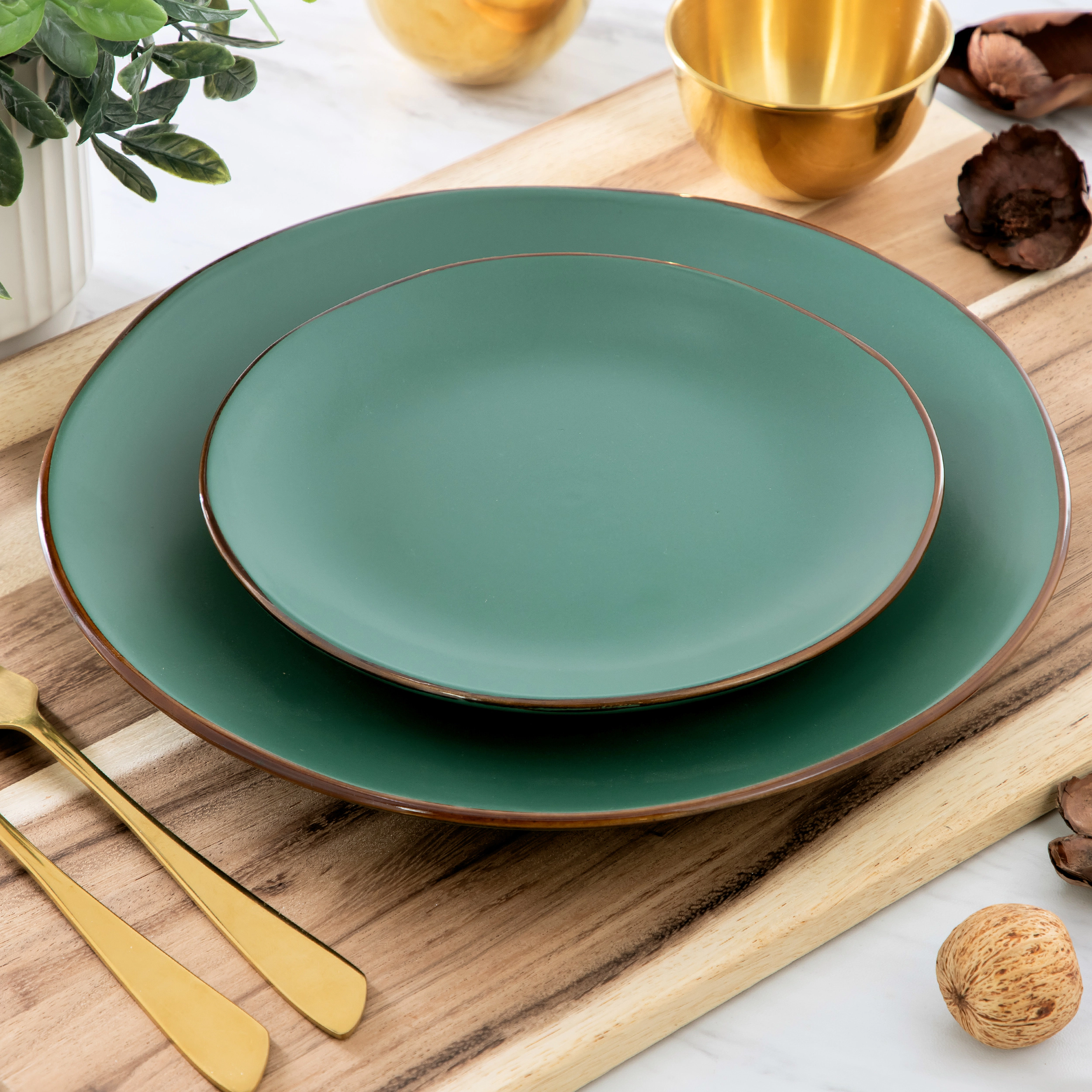 Gibson Home Hazeltine 16 Piece Stoneware Double Bowl Dinnerware Set in Matte Green