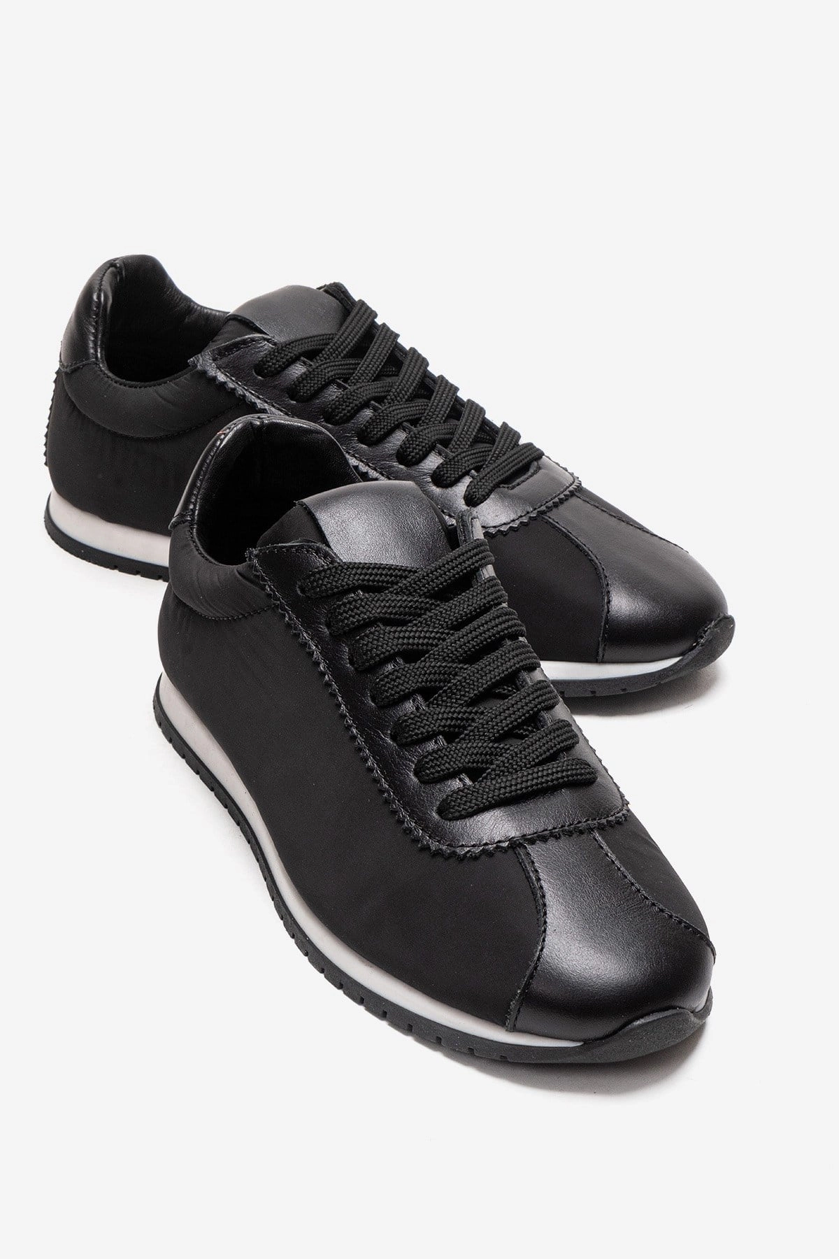 Forever & Always Womens Unica Leather Sport Sneaker