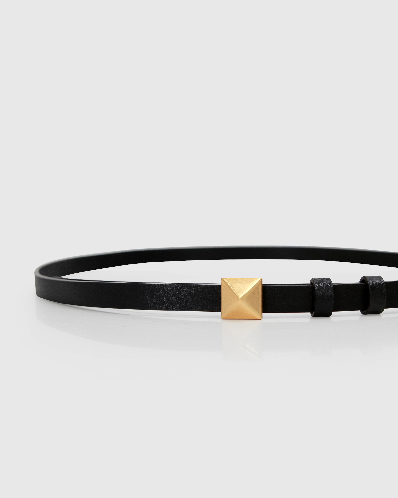 Belle & Bloom Womens Cleopatra Pyramid Stud Leather Belt