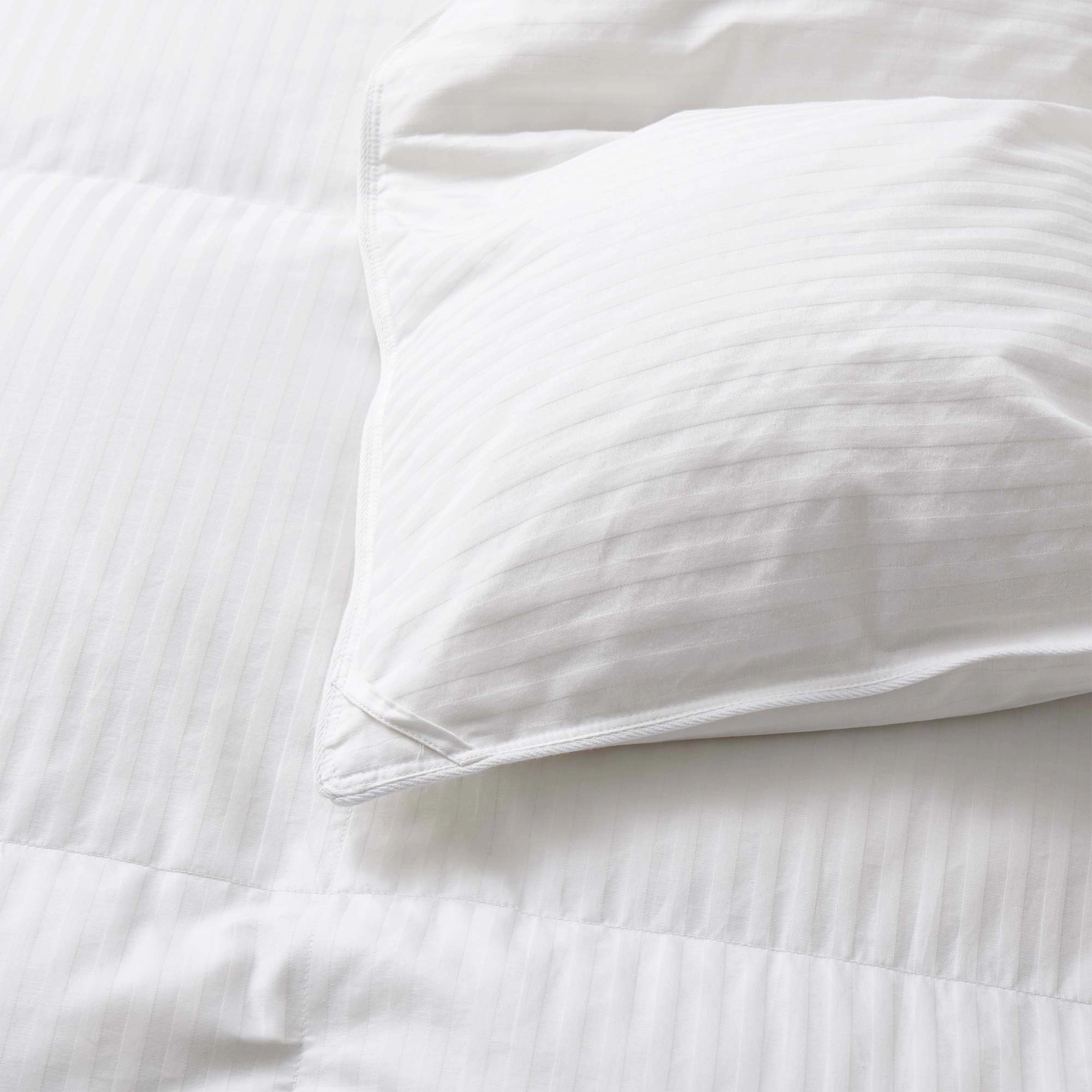Unikome 90% White Goose Down Comforter, 800 Fill Power with Cotton Cover and Baffle Box Design Made in Germany
