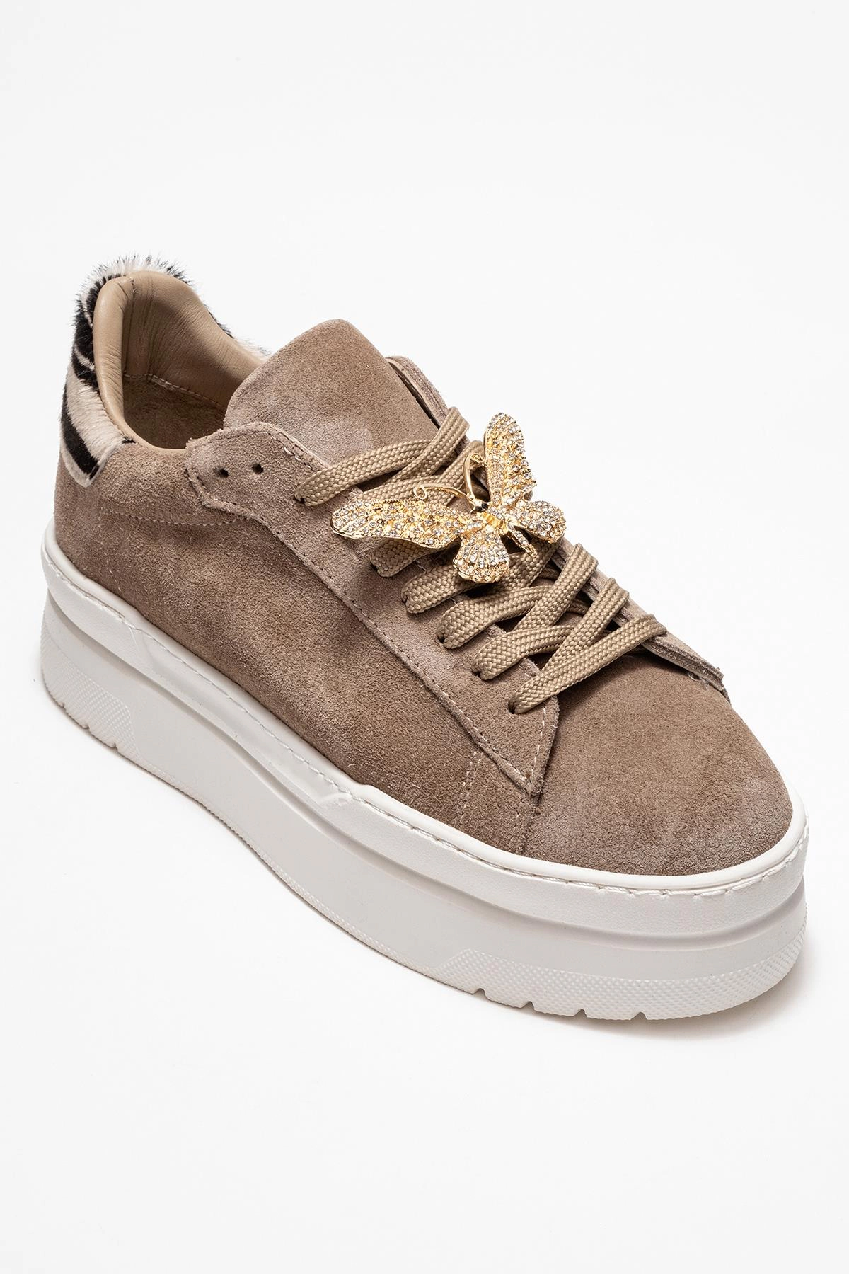 Forever & Always Womens Anda Leather Buckled Sneakers