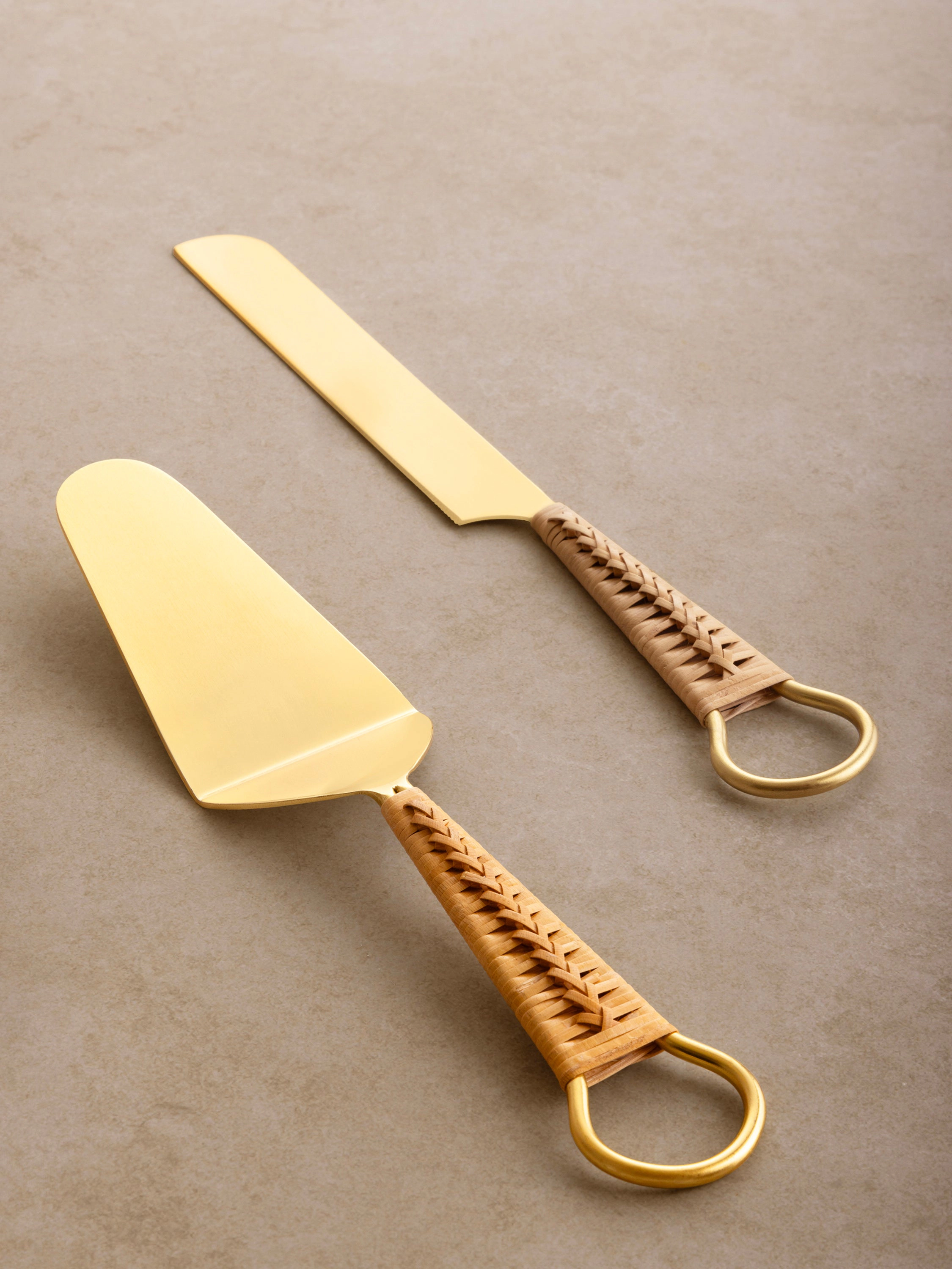GAURI KOHLI Helsinki Cake Servers