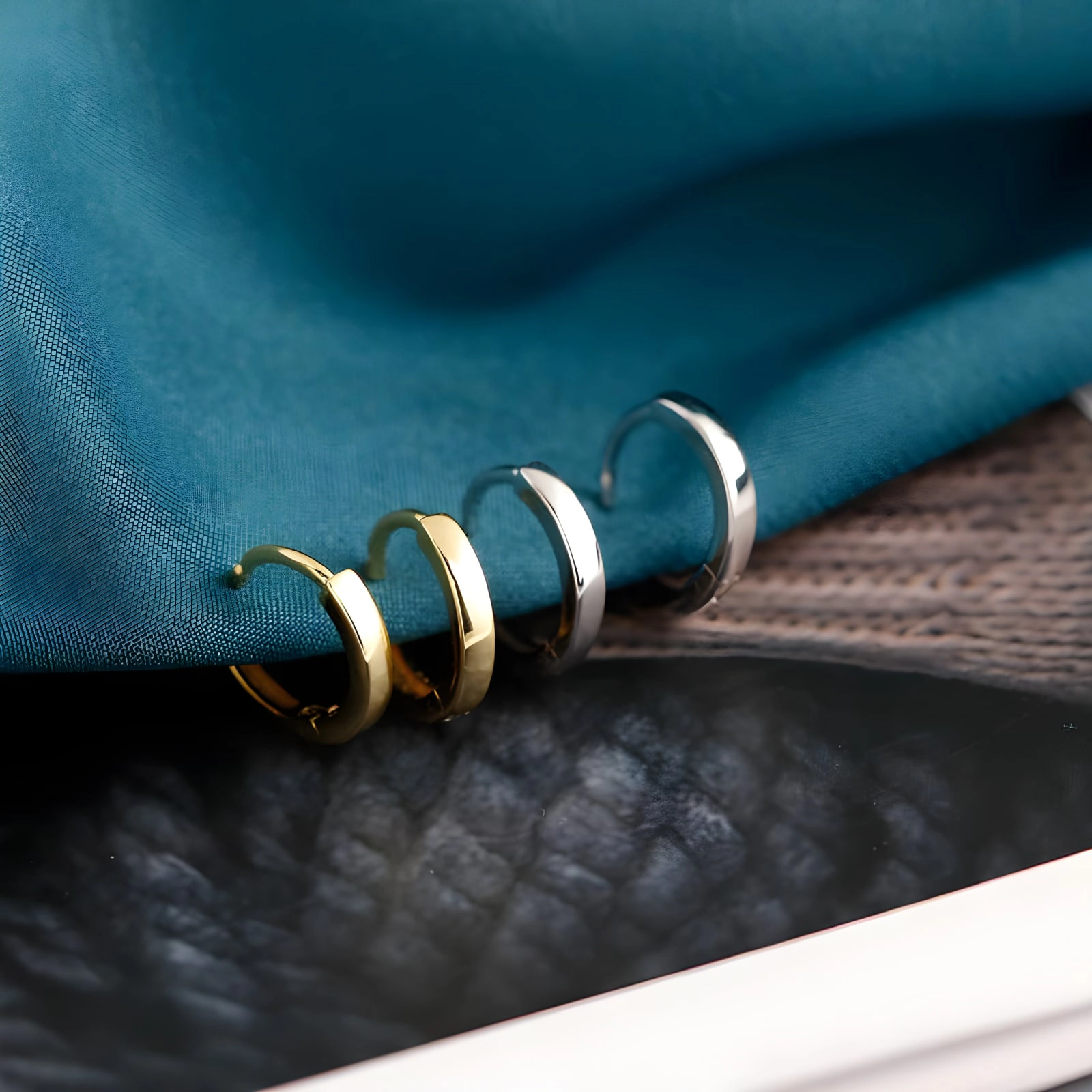 Mint & Lily Women's Block Huggie Hoop Earrings