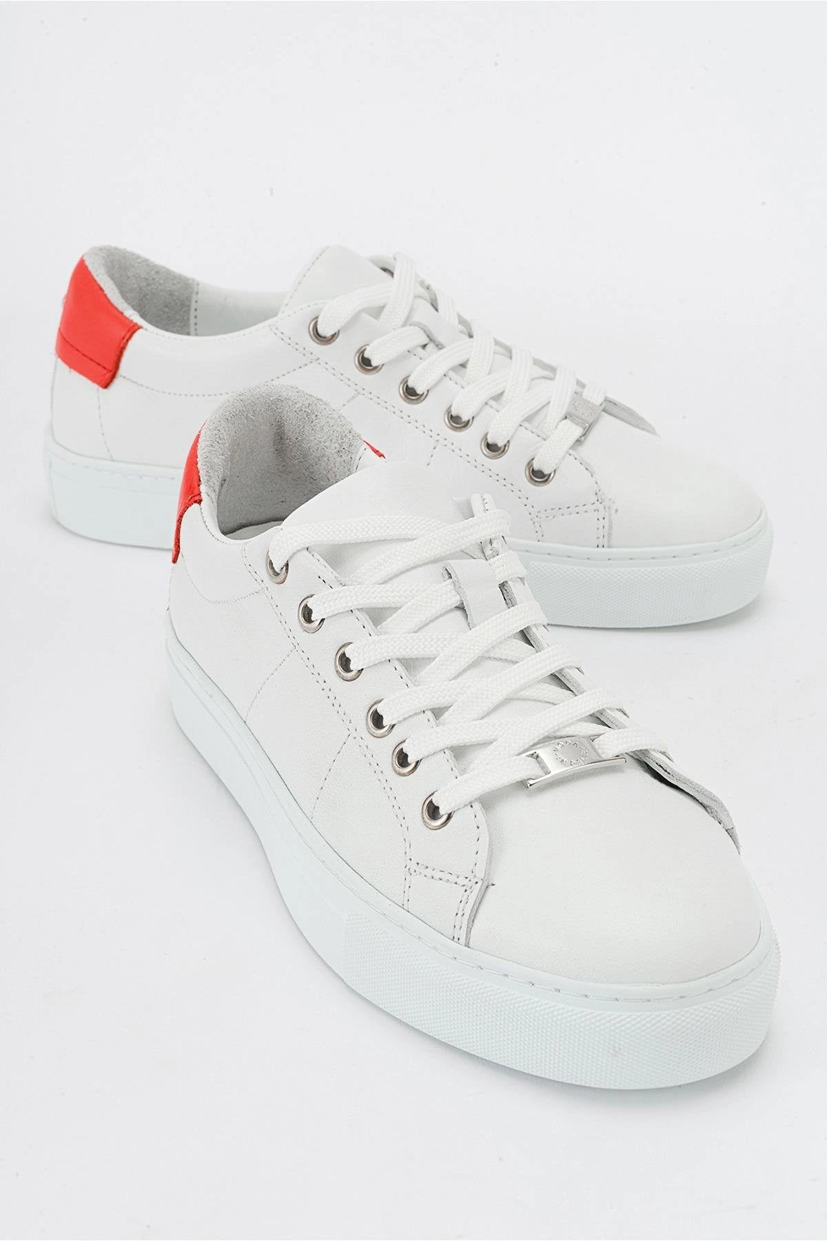 Forever & Always Womens Ayverie Leather Sneaker