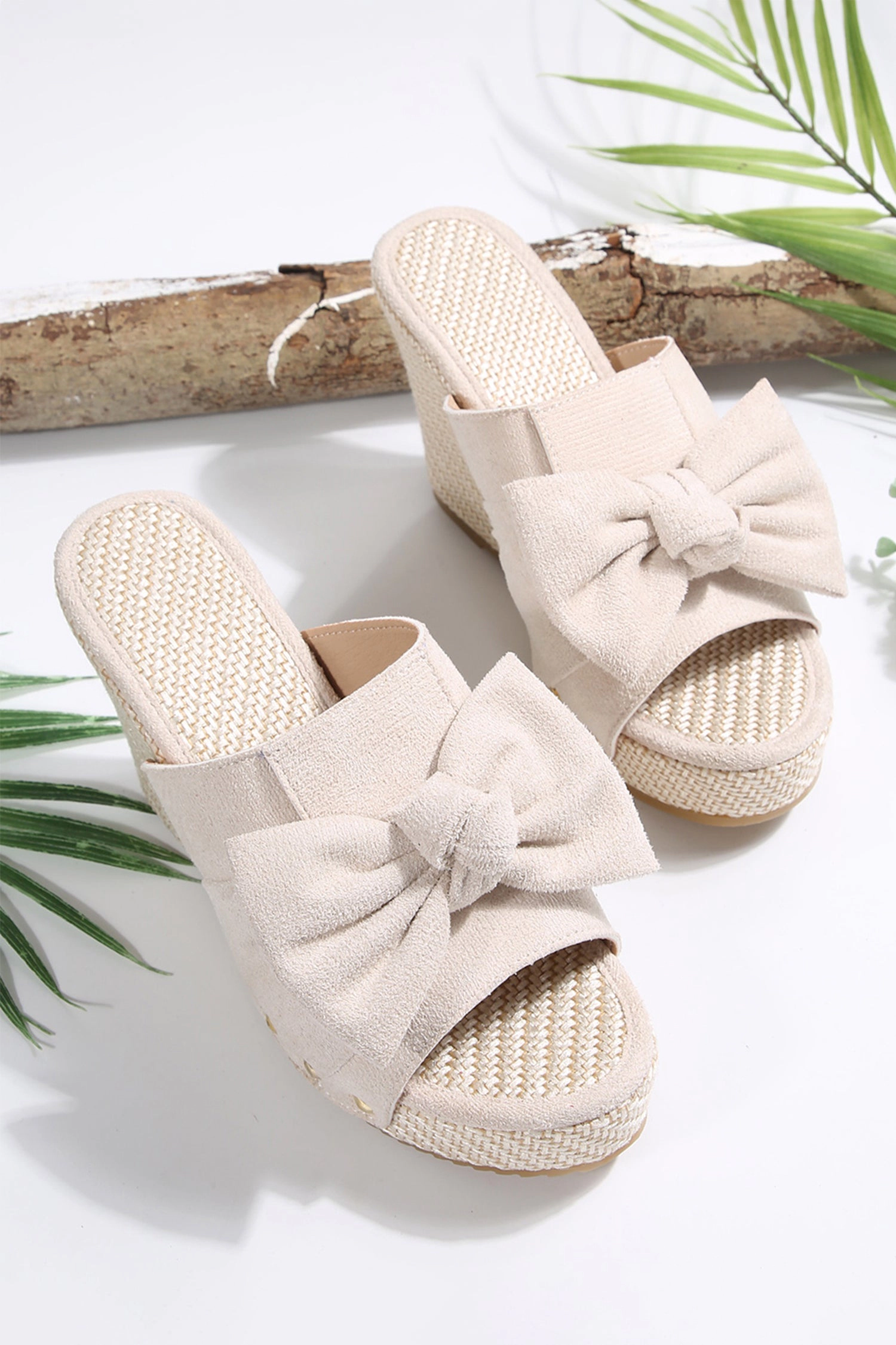 Threaded Pear Women's Nyomi Studded Wedge Platform Slippers