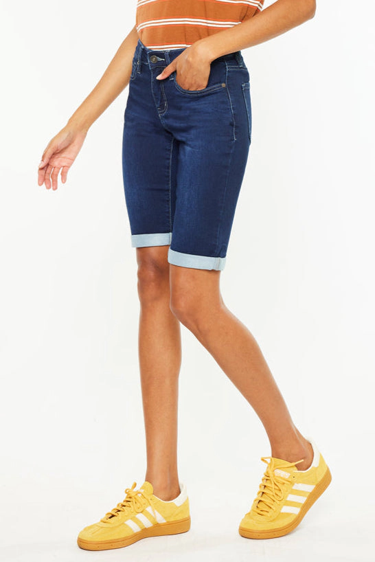 KanCan Women's Essentials Mid Rise Bermuda Shorts Blanco