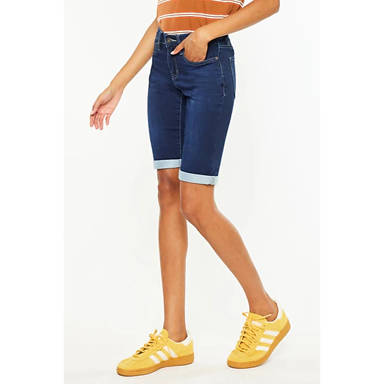 KanCan Women's Essentials Mid Rise Bermuda Shorts Blanco