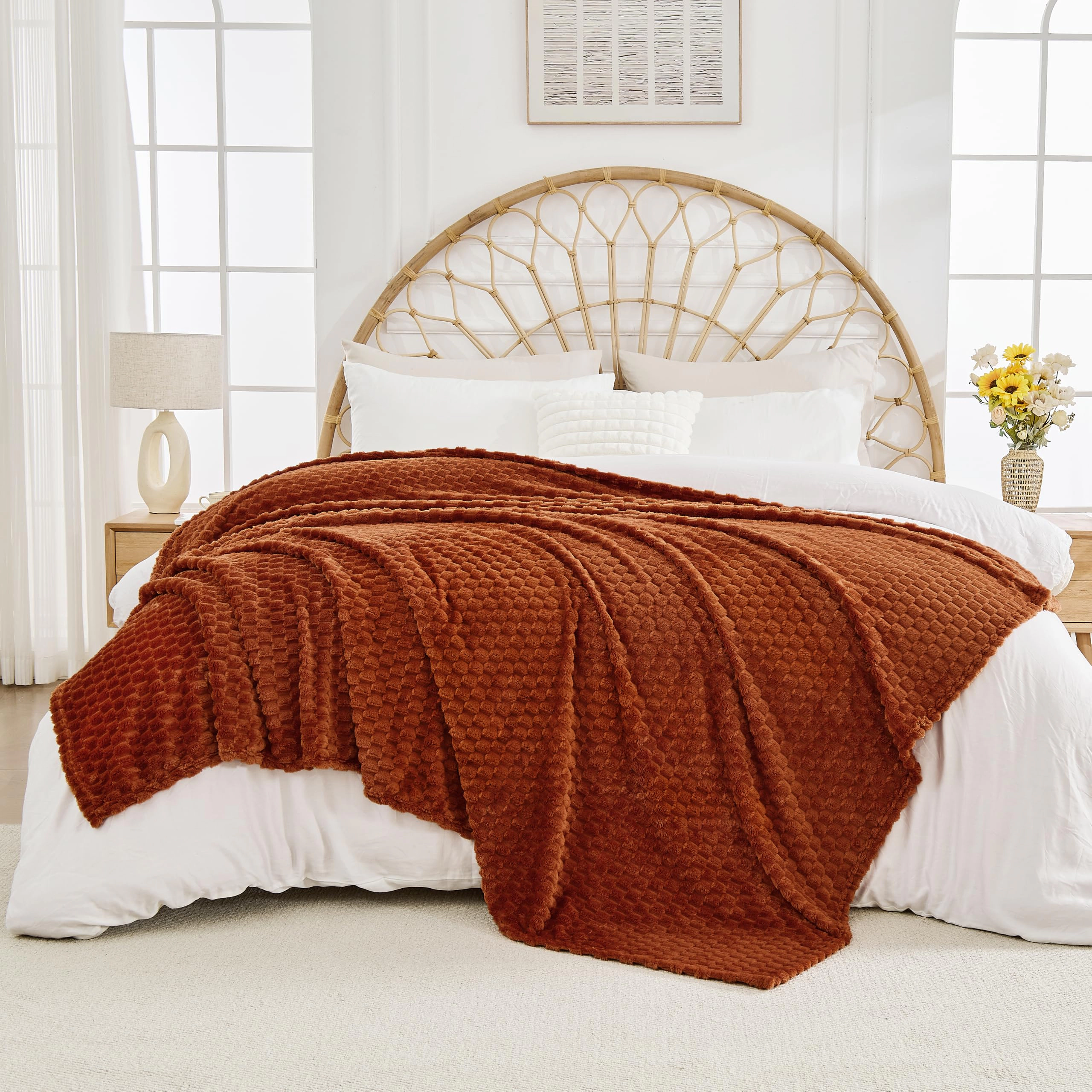 Flannel Throw Blanket 60x80IN 300GSM Fleece Soft Warm Home Decor Bed Adults All Seasons