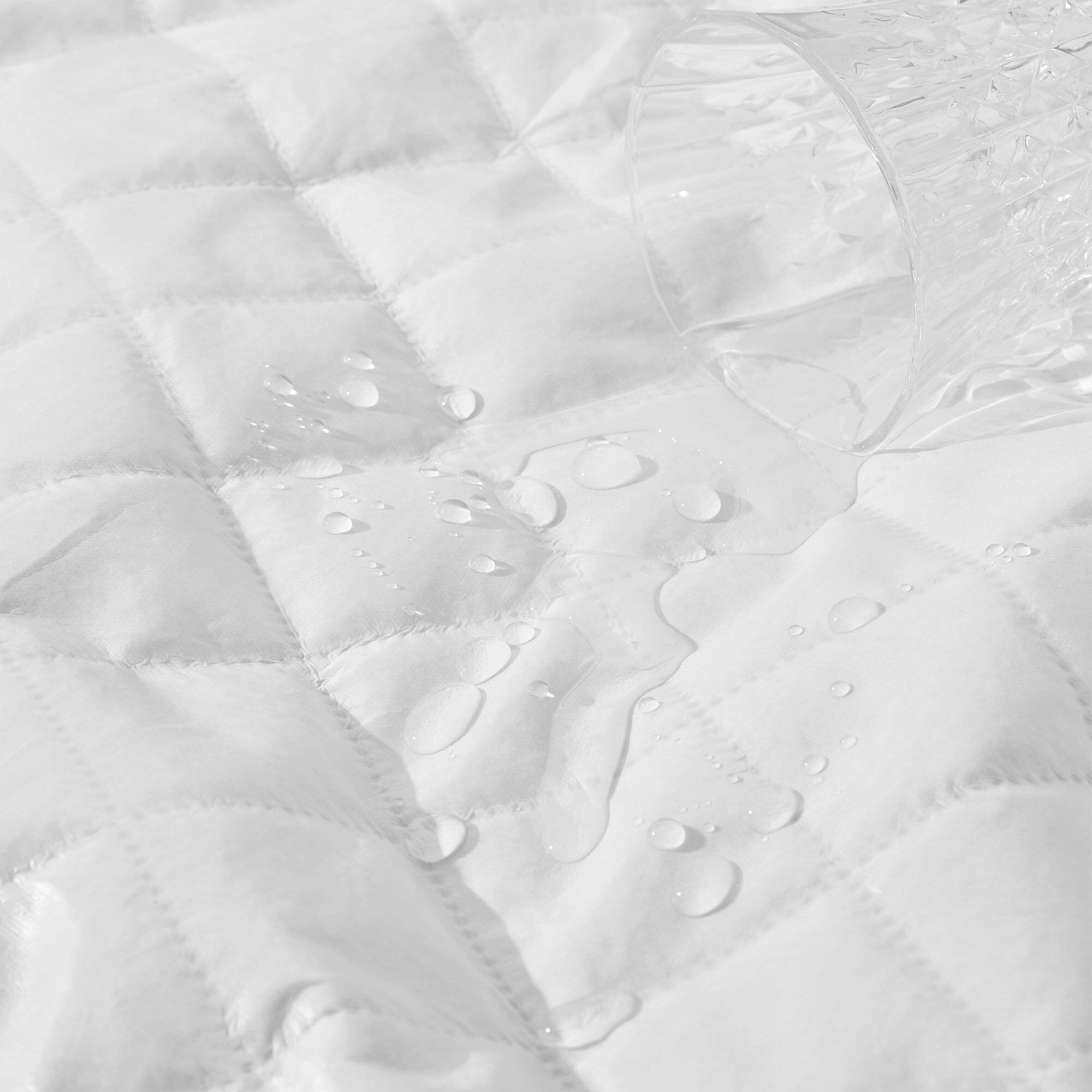 PEACE NEST Waterproof Down Alternative Mattress Protector