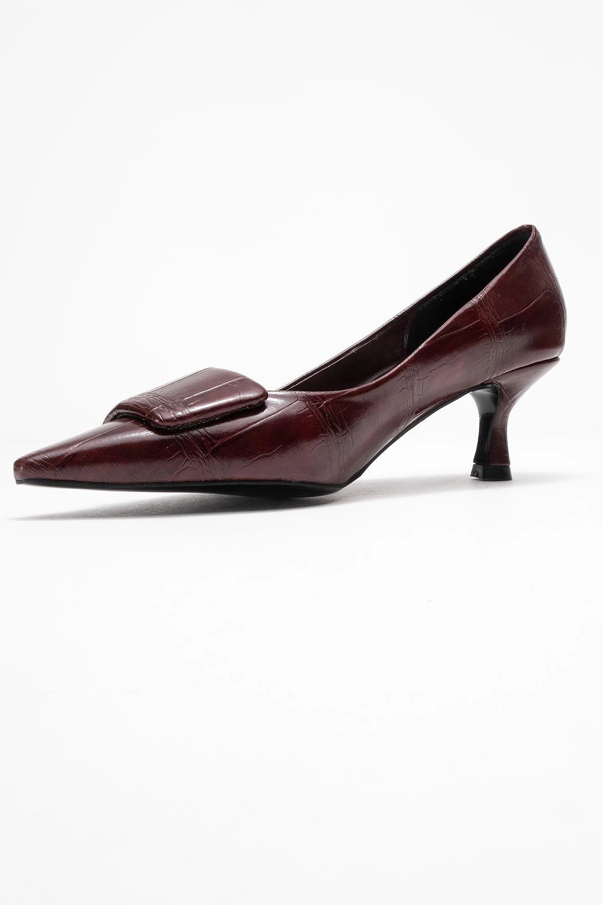 Prologue Shoes Womens Marcia Buckle Pointed Toe Pump